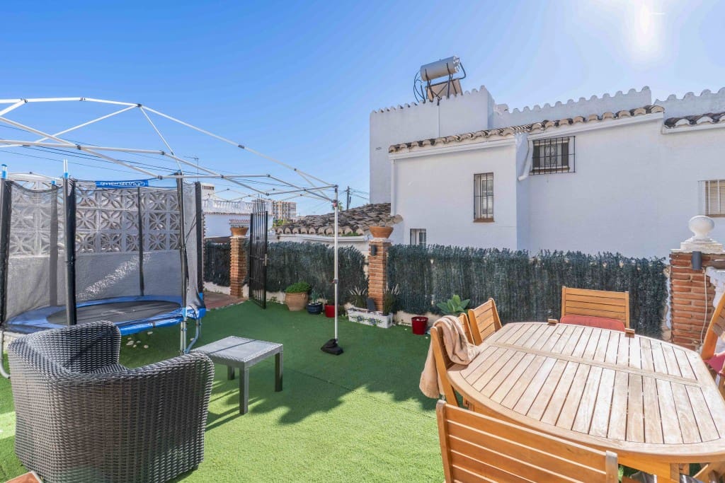 3 bedroom Townhouse for sale in Mijas Costa with pool - € 435,000 (Ref: 9518476)