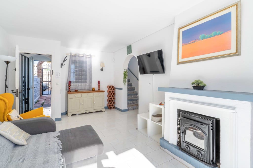 3 bedroom Townhouse for sale in Mijas Costa with pool - € 435,000 (Ref: 9518476)