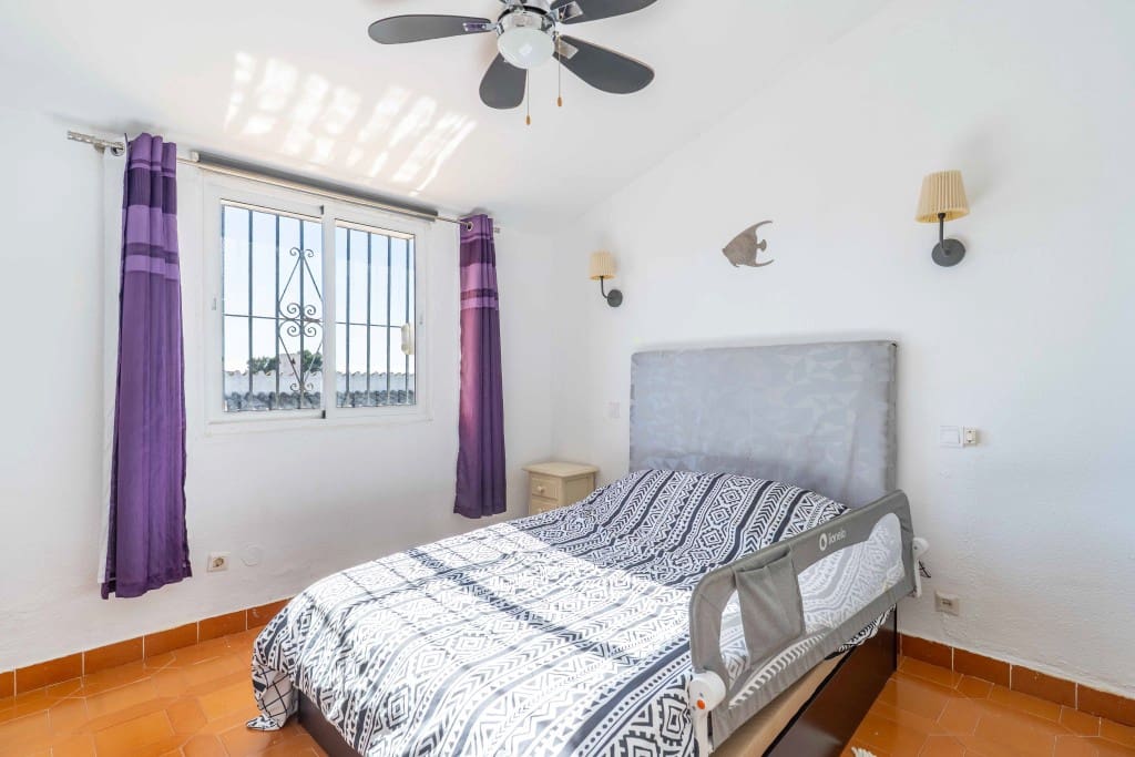 3 bedroom Townhouse for sale in Mijas Costa with pool - € 435,000 (Ref: 9518476)