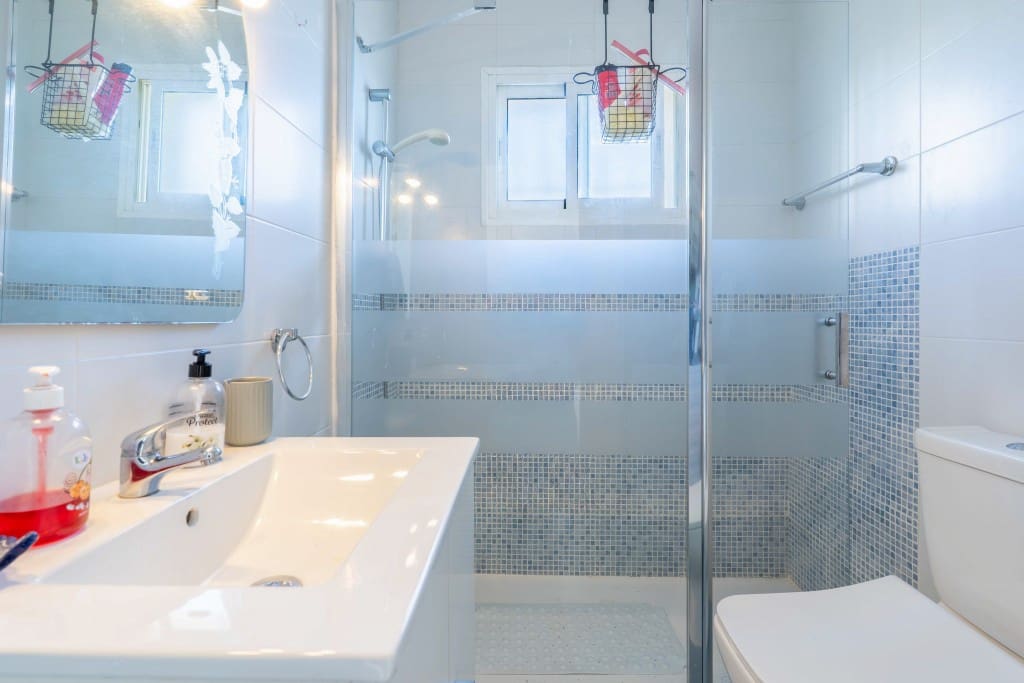 3 bedroom Townhouse for sale in Mijas Costa with pool - € 435,000 (Ref: 9518476)