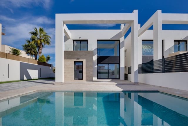 4 makuuhuone Huvila myytävänä paikassa Aguas Nuevas, Torrevieja mukana uima-altaan - 750 000 € (Ref: 9518478)