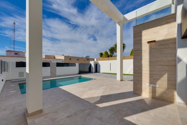 4 makuuhuone Huvila myytävänä paikassa Aguas Nuevas, Torrevieja mukana uima-altaan - 750 000 € (Ref: 9518478)