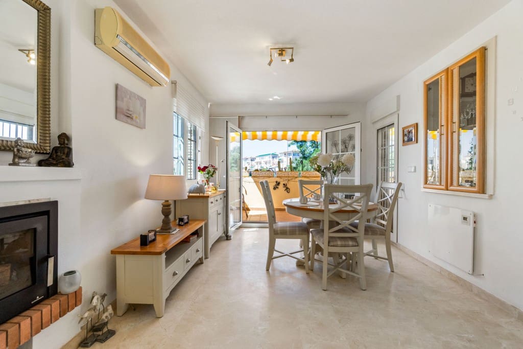 3 sovrum Villa till salu i Playa Flamenca med pool garage - 365 000 € (Ref: 9518482)