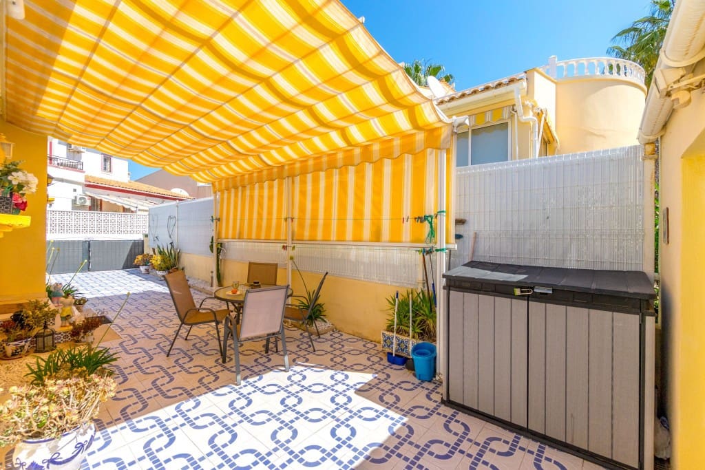 3 sovrum Villa till salu i Playa Flamenca med pool garage - 365 000 € (Ref: 9518482)