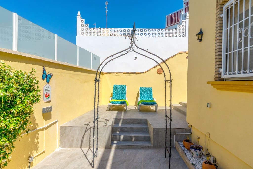 3 sovrum Villa till salu i Playa Flamenca med pool garage - 365 000 € (Ref: 9518482)