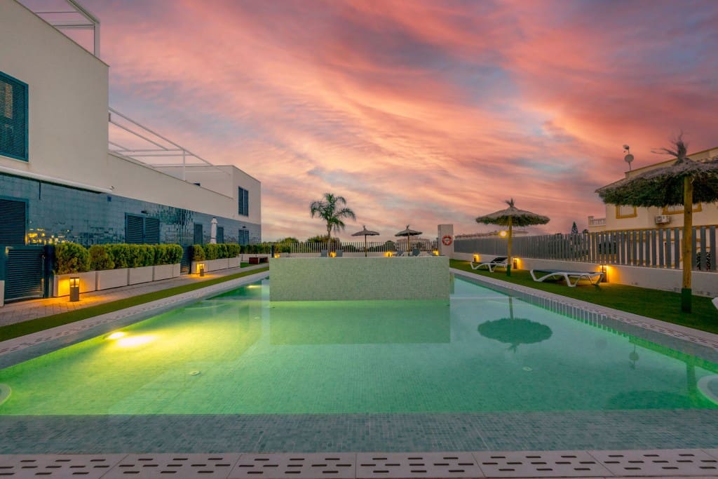 2 bedroom Apartment for sale in Playa Flamenca with pool - € 269,000 (Ref: 9518483)