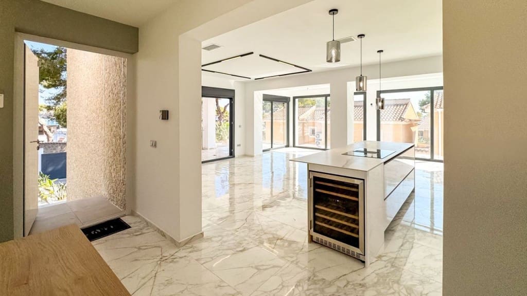 4 slaapkamer Villa te koop in Los Balcones met zwembad garage - € 995.000 (Ref: 9526177)