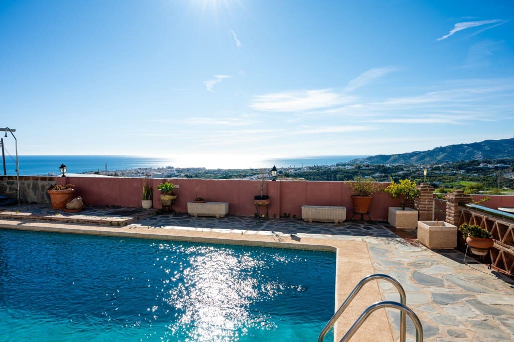 6 slaapkamer Villa te koop in Nerja met zwembad - € 1.100.000 (Ref: 9526180)