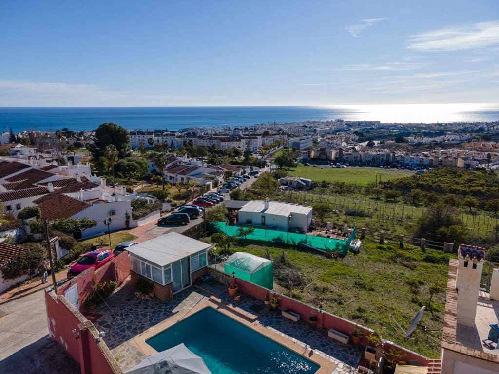 6 slaapkamer Villa te koop in Nerja met zwembad - € 1.100.000 (Ref: 9526180)