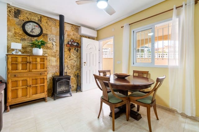 2 soverom Hus til salgs i Playa Flamenca, Orihuela med svømmebasseng garasje - € 260 000 (Ref: 9529488)