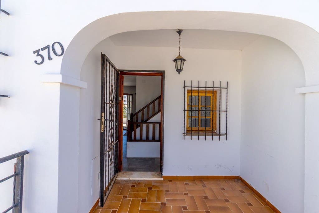 3 Zimmer Haus zu verkaufen in Villamartin mit Pool - 269.900 € (Ref: 9535551)