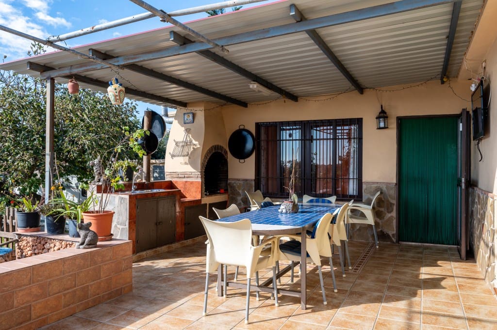 3 soveværelse Villa til salg i Nerja med swimmingpool - € 465.000 (Ref: 9535559)