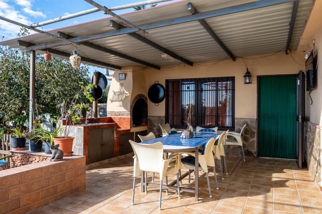 3 soveværelse Villa til salg i Nerja med swimmingpool - € 465.000 (Ref: 9535559)