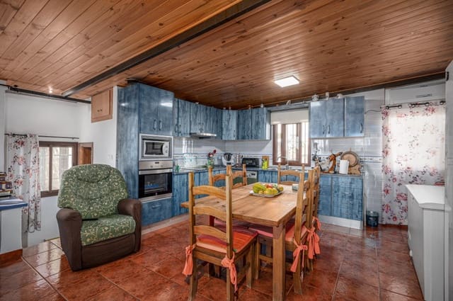 3 soveværelse Villa til salg i Nerja med swimmingpool - € 465.000 (Ref: 9535559)