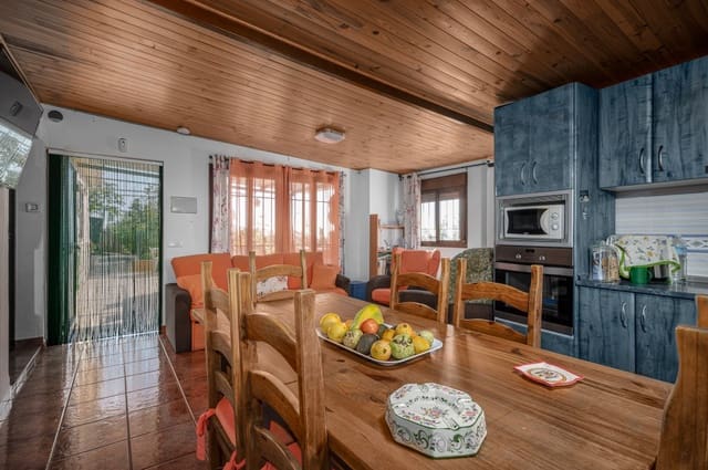 3 soveværelse Villa til salg i Nerja med swimmingpool - € 465.000 (Ref: 9535559)