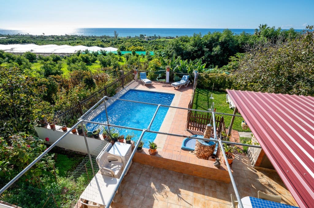 3 soveværelse Villa til salg i Nerja med swimmingpool - € 465.000 (Ref: 9535559)