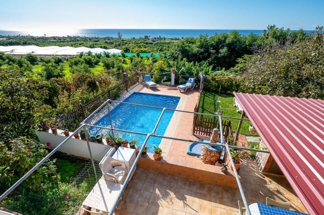 3 soveværelse Villa til salg i Nerja med swimmingpool - € 465.000 (Ref: 9535559)