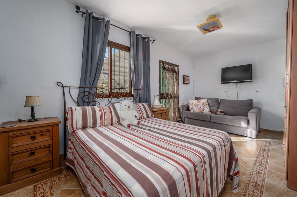 3 soveværelse Villa til salg i Nerja med swimmingpool - € 465.000 (Ref: 9535559)