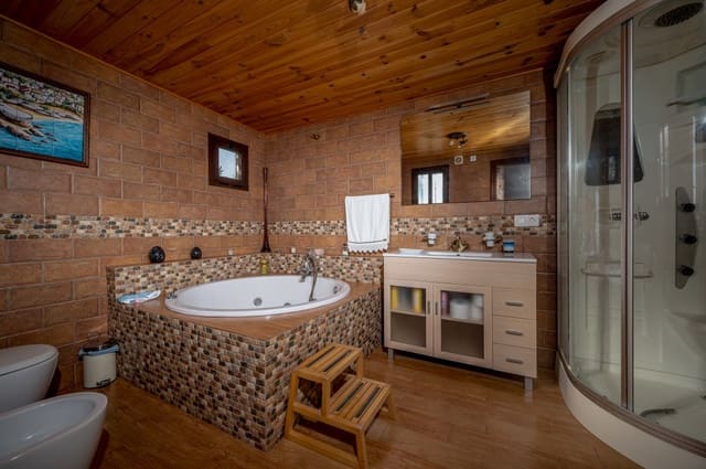 3 soveværelse Villa til salg i Nerja med swimmingpool - € 465.000 (Ref: 9535559)