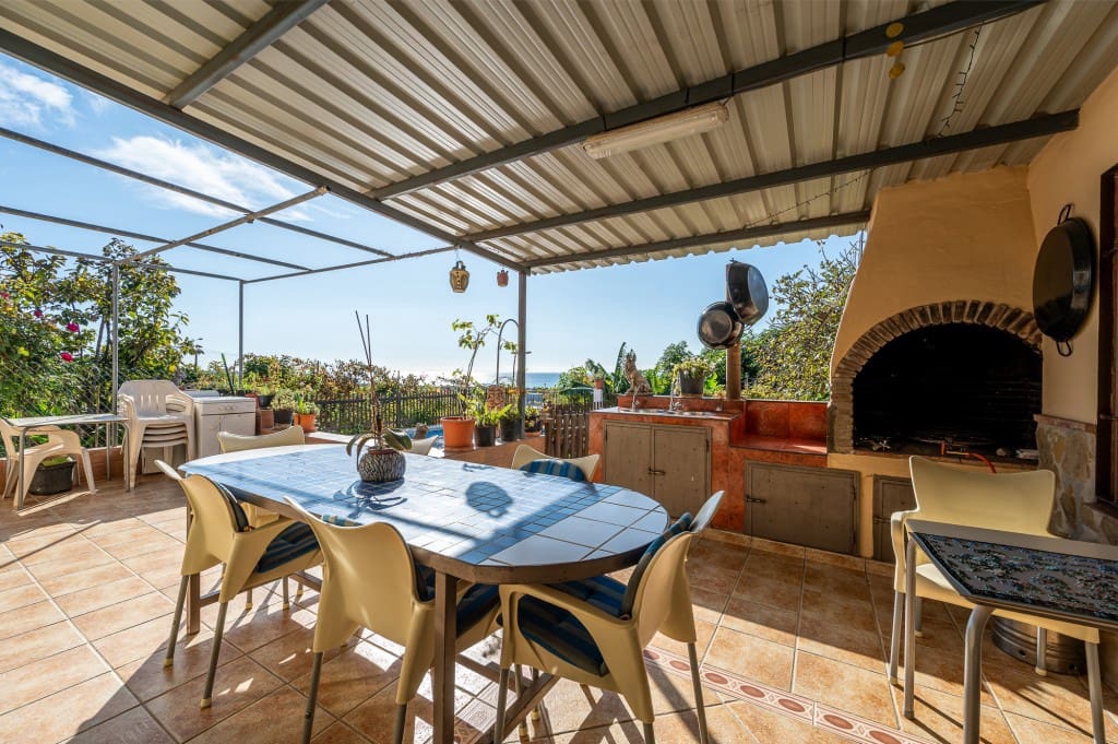 3 soveværelse Villa til salg i Nerja med swimmingpool - € 465.000 (Ref: 9535559)