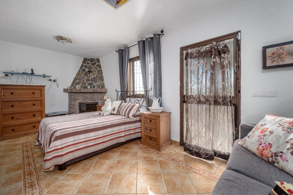 3 soveværelse Villa til salg i Nerja med swimmingpool - € 465.000 (Ref: 9535559)