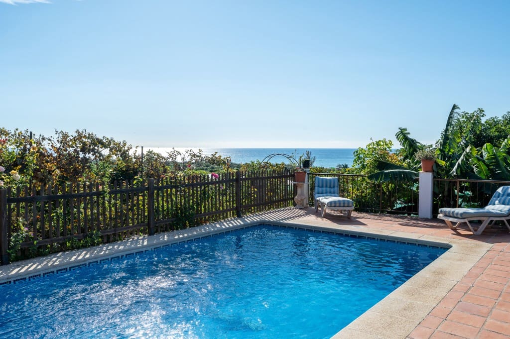 3 soveværelse Villa til salg i Nerja med swimmingpool - € 465.000 (Ref: 9535559)