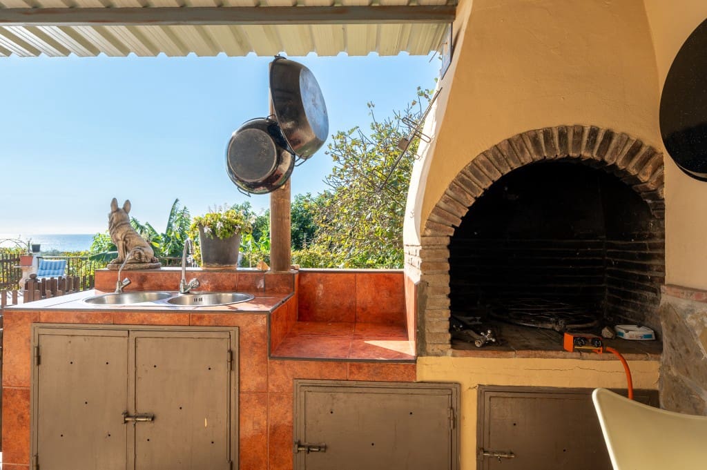 3 soveværelse Villa til salg i Nerja med swimmingpool - € 465.000 (Ref: 9535559)