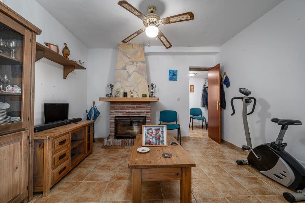 3 soveværelse Villa til salg i Nerja med swimmingpool - € 465.000 (Ref: 9535559)