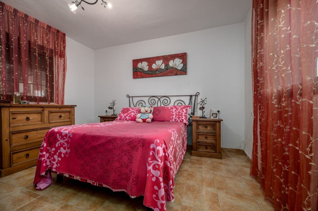 3 soveværelse Villa til salg i Nerja med swimmingpool - € 465.000 (Ref: 9535559)