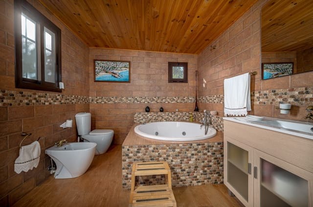 3 soveværelse Villa til salg i Nerja med swimmingpool - € 465.000 (Ref: 9535559)