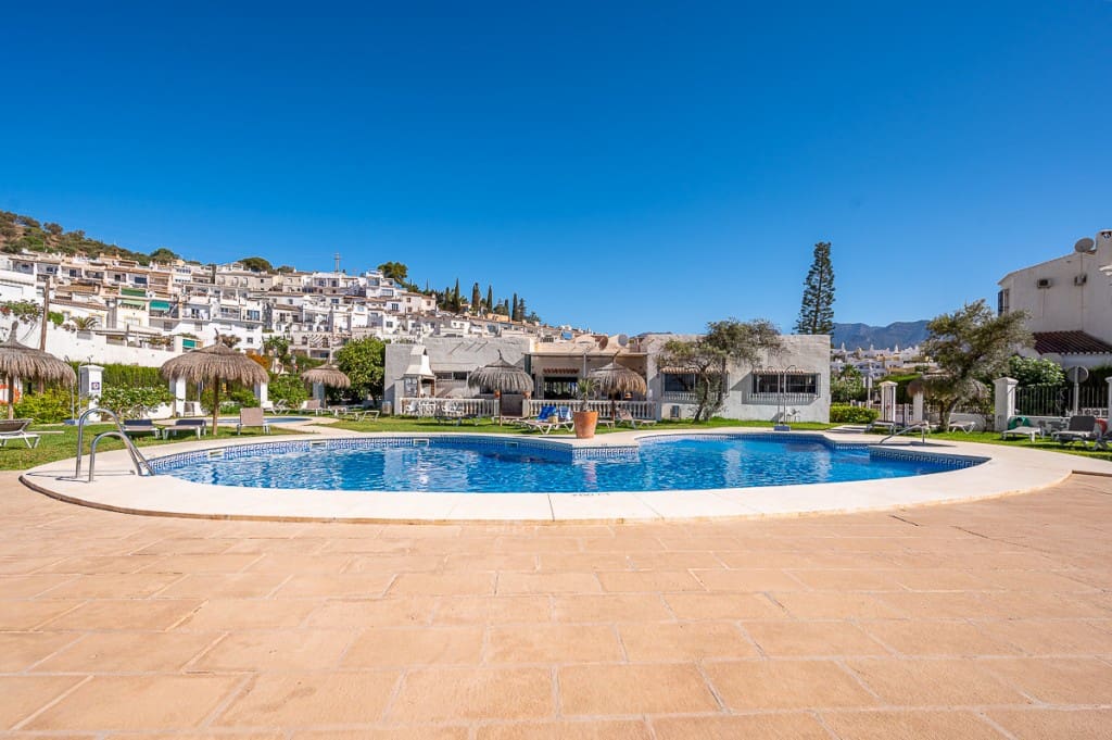 Casa de 2 habitaciones en Nerja en venta con piscina - 290.000 € (Ref: 9540831)