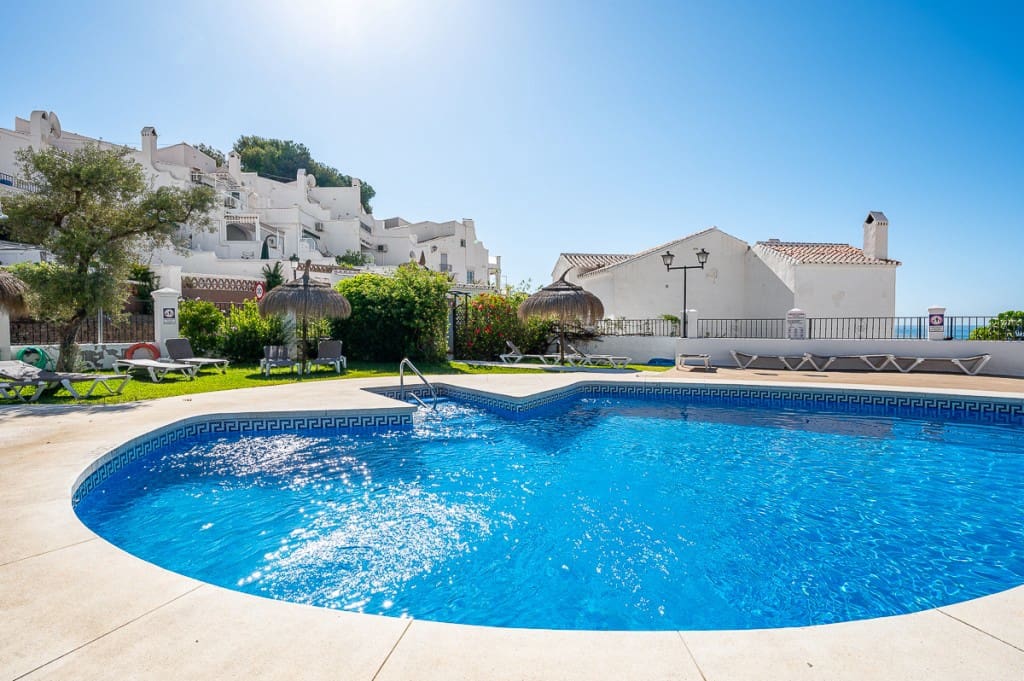 Casa de 2 habitaciones en Nerja en venta con piscina - 290.000 € (Ref: 9540831)