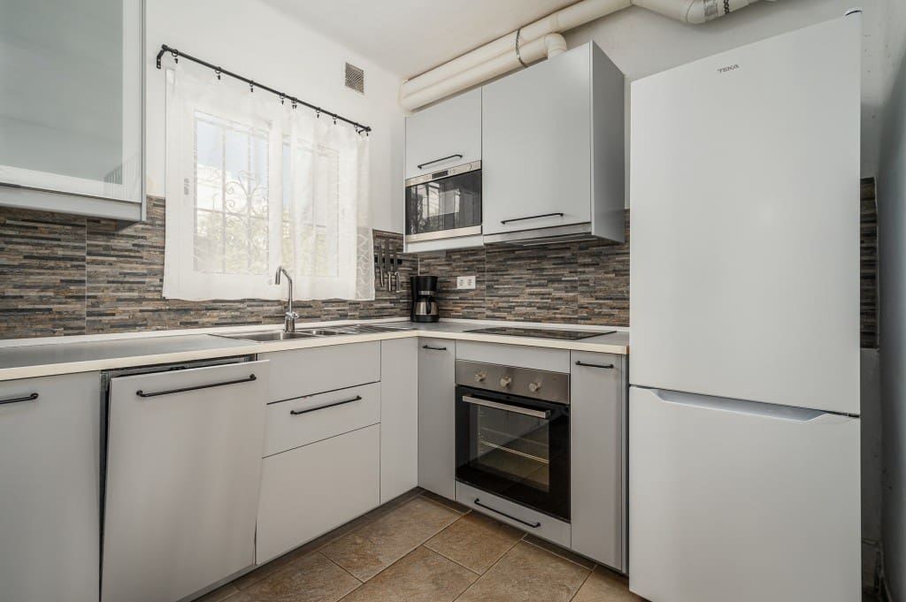 3 soverom Kjedet enebolig til salgs i Nerja med svømmebasseng - € 399 000 (Ref: 9540833)