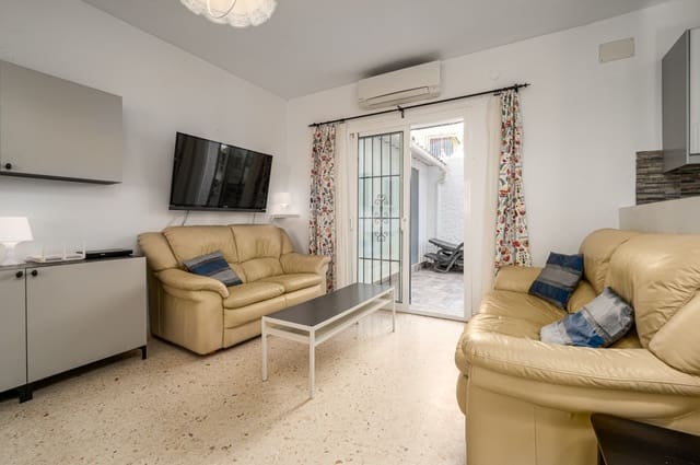 3 soverom Kjedet enebolig til salgs i Nerja med svømmebasseng - € 399 000 (Ref: 9540833)