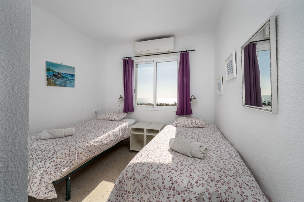 3 soverom Kjedet enebolig til salgs i Nerja med svømmebasseng - € 399 000 (Ref: 9540833)