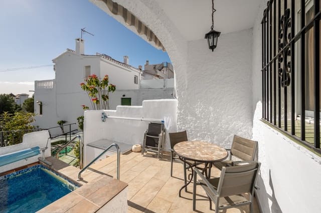 3 soverom Kjedet enebolig til salgs i Nerja med svømmebasseng - € 399 000 (Ref: 9540833)