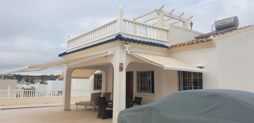 3 makuuhuone Huvila myytävänä paikassa Villamartin mukana uima-altaan 
autotalli - 500 000 € (Ref: 9540835)