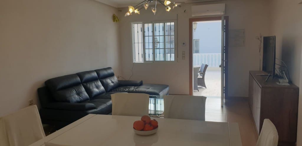 3 makuuhuone Huvila myytävänä paikassa Villamartin mukana uima-altaan 
autotalli - 500 000 € (Ref: 9540835)