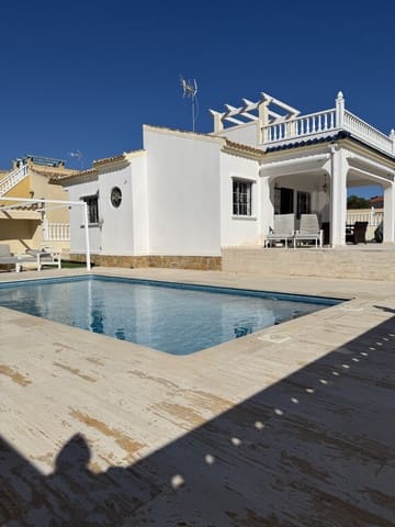 3 makuuhuone Huvila myytävänä paikassa Villamartin, Orihuela mukana uima-altaan 
autotalli - 500 000 € (Ref: 9540835)