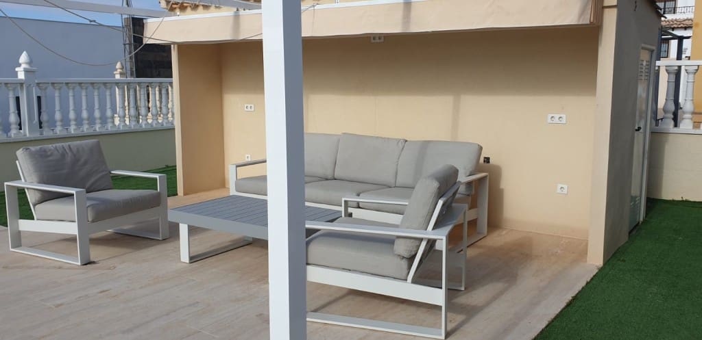 3 makuuhuone Huvila myytävänä paikassa Villamartin mukana uima-altaan 
autotalli - 500 000 € (Ref: 9540835)