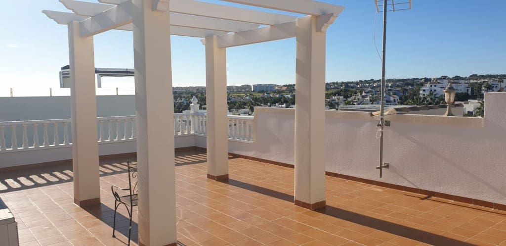 3 makuuhuone Huvila myytävänä paikassa Villamartin mukana uima-altaan 
autotalli - 500 000 € (Ref: 9540835)