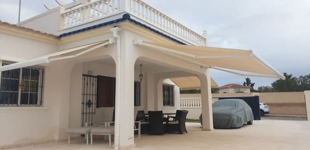 3 makuuhuone Huvila myytävänä paikassa Villamartin, Orihuela mukana uima-altaan 
autotalli - 500 000 € (Ref: 9540835)