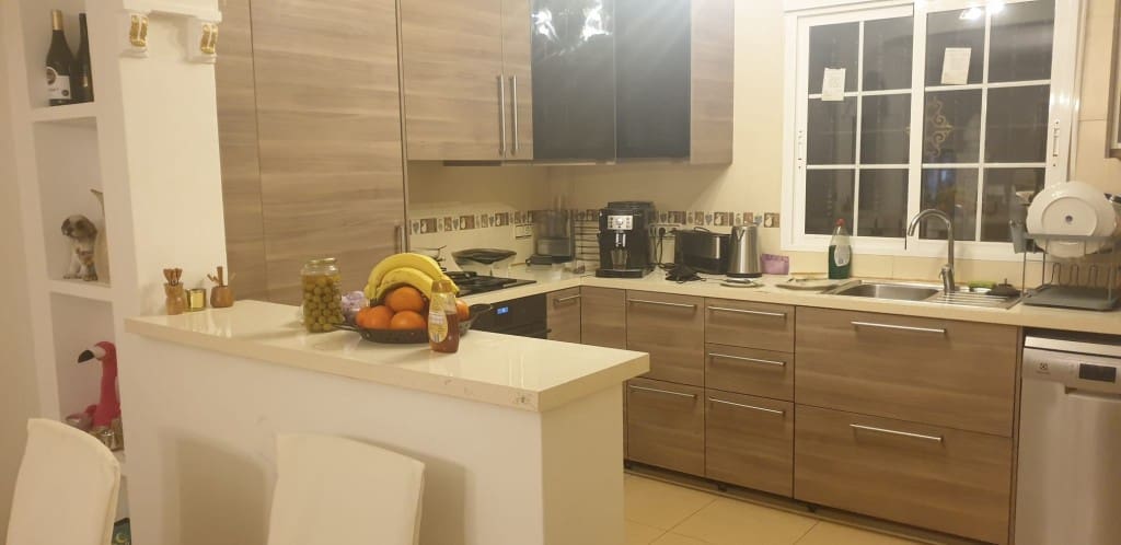 3 makuuhuone Huvila myytävänä paikassa Villamartin mukana uima-altaan 
autotalli - 500 000 € (Ref: 9540835)