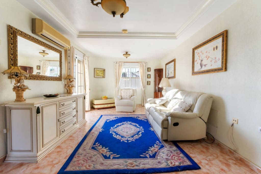 3 Zimmer Villa zu verkaufen in Villamartin mit Pool - 289.000 € (Ref: 9543104)