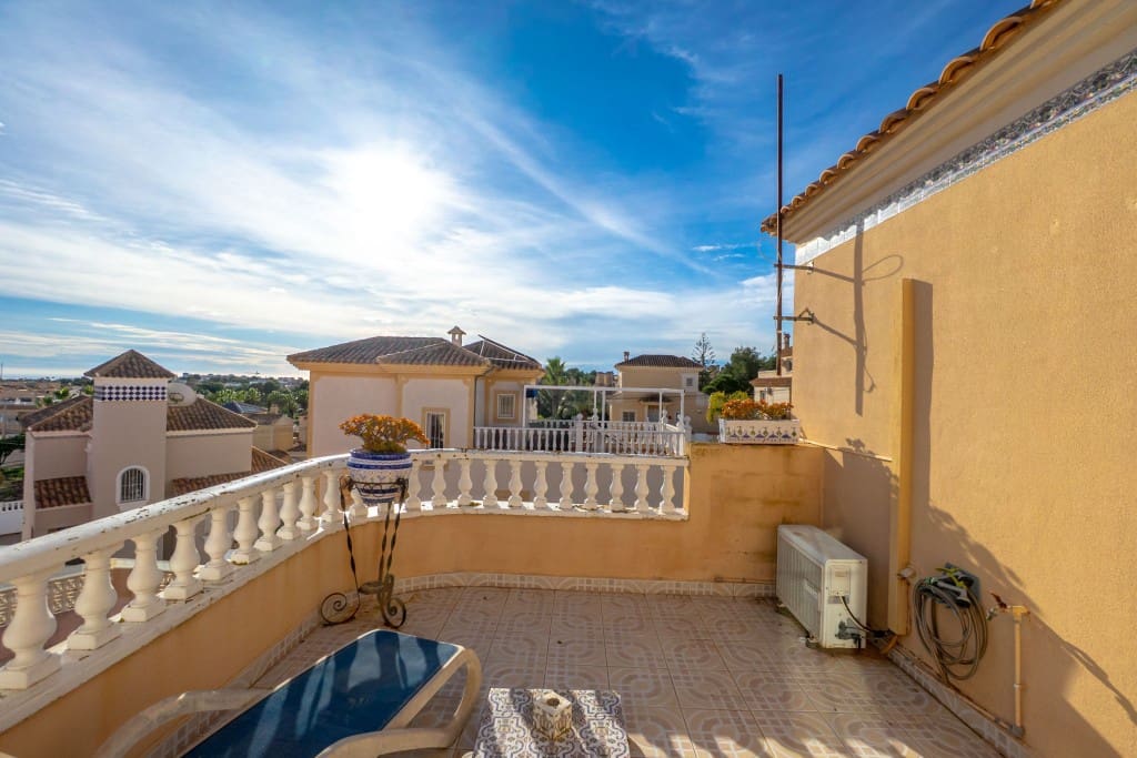 3 Zimmer Villa zu verkaufen in Villamartin mit Pool - 289.000 € (Ref: 9543104)