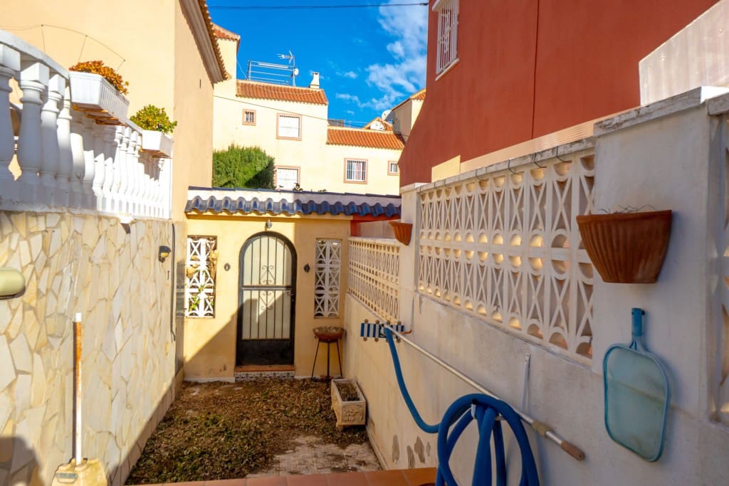 3 Zimmer Villa zu verkaufen in Villamartin mit Pool - 289.000 € (Ref: 9543104)