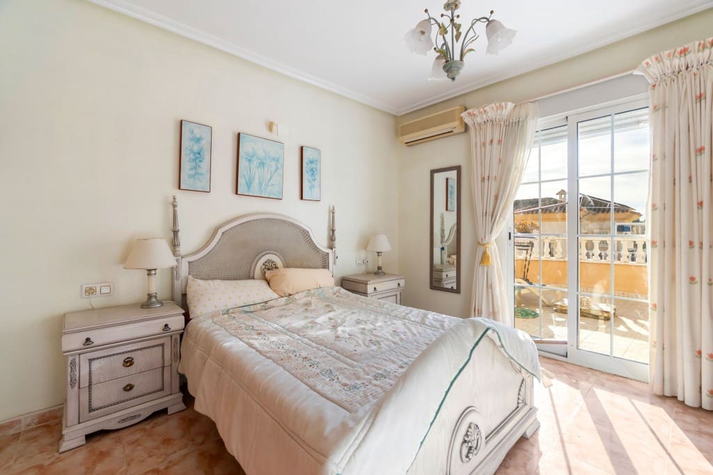 3 Zimmer Villa zu verkaufen in Villamartin mit Pool - 289.000 € (Ref: 9543104)