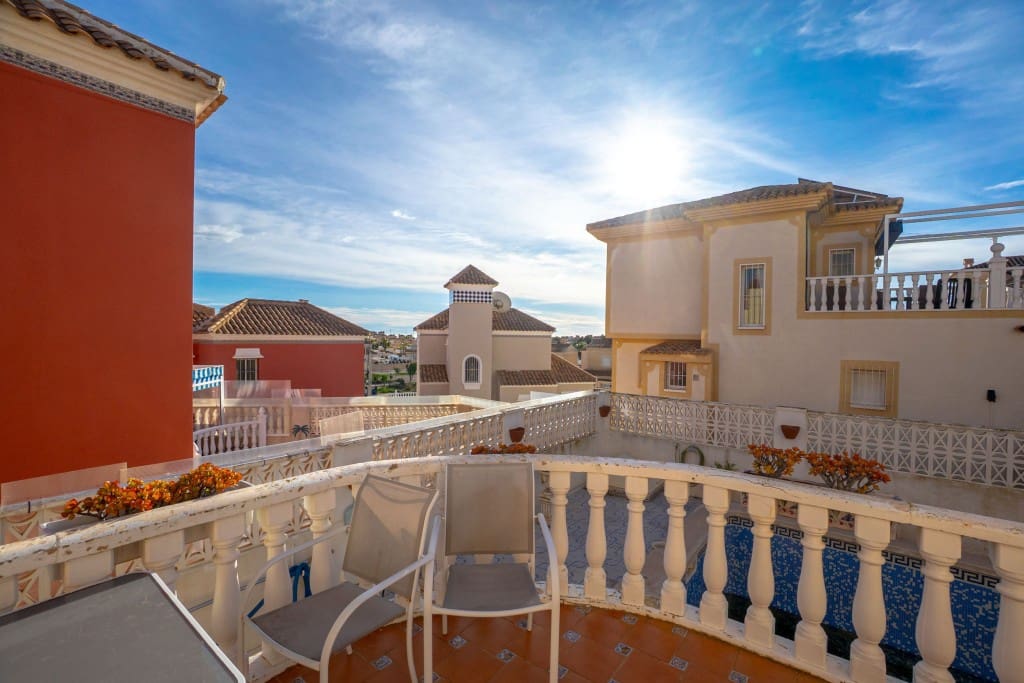 3 Zimmer Villa zu verkaufen in Villamartin mit Pool - 289.000 € (Ref: 9543104)