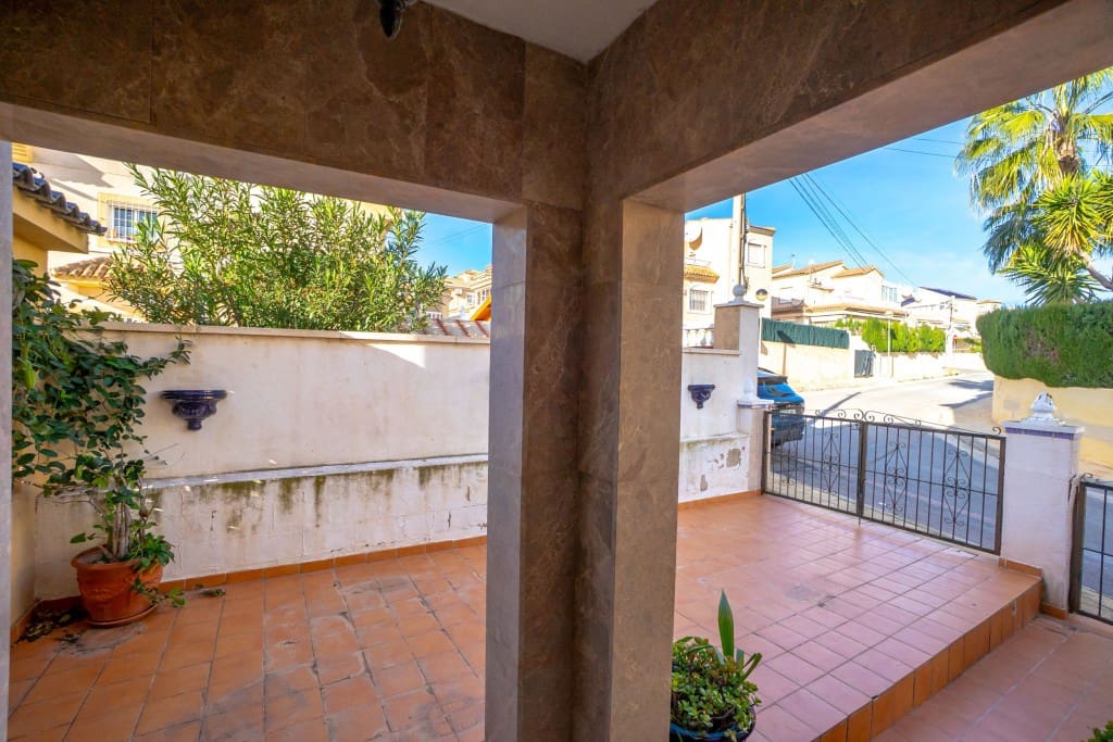 3 Zimmer Villa zu verkaufen in Villamartin mit Pool - 289.000 € (Ref: 9543104)