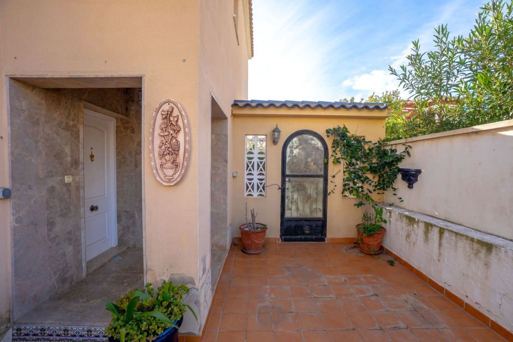 3 Zimmer Villa zu verkaufen in Villamartin mit Pool - 289.000 € (Ref: 9543104)